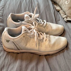 size 8.5 varsity edge cheer shoes